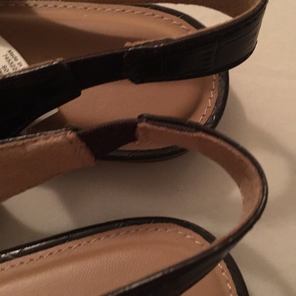Old Navy Faux Leather Crocodile Slingback Flats with Gold Chain Detail, Size 9 - Picture 12 of 13